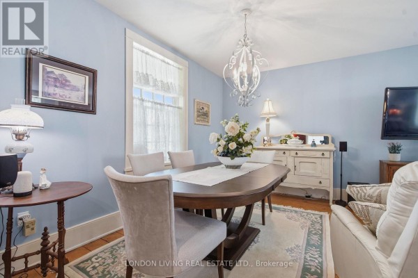 Kitchen - 24 Centre Street, St  Thomas, ON N5R2Z2 Photo 5