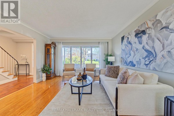 Living room - 24 Charles Tupper Drive, Toronto, ON M1C2B1 Photo 5