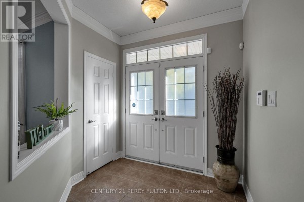 Family room - 24 Cragg Crescent, Ajax, ON L1T0E4 Photo 4