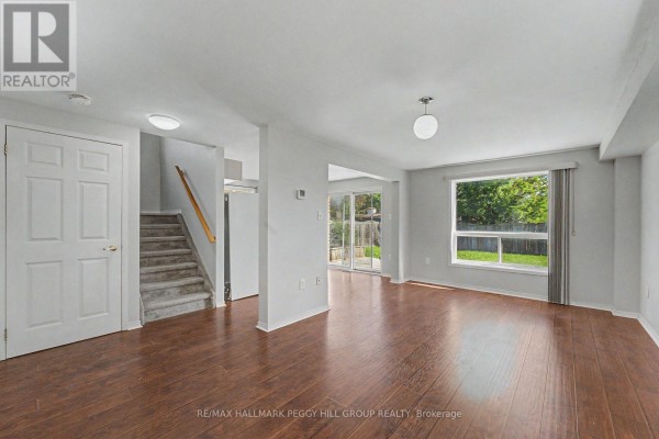Living room - 24 Dunsmore Lane, Barrie, ON L4M7A1 Photo 2