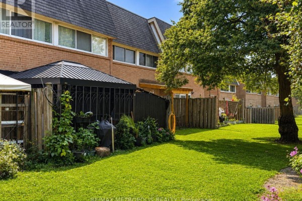 24 Enclave Mews, Toronto, ON, photo 3