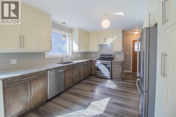 4pc Bathroom - 24 Finch Avenue, Chatham, ON N7L1H6 Photo 4