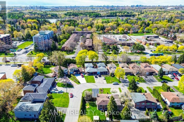 Primary Bedroom - 24 Friar Tuck Road, Markham, ON L3P1L9 Photo 4