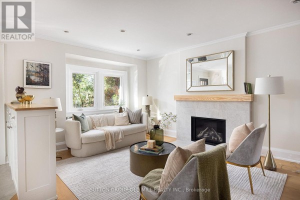 Living room - 24 Harshaw Avenue, Toronto, ON M6S1Y1 Photo 3