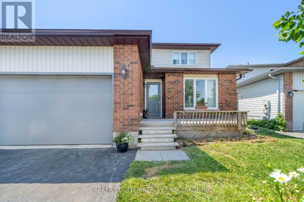 Living room - 24 Hopkins Road, Barrie, ON L4M5X6 Photo 5