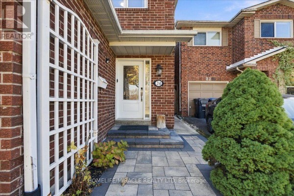 Kitchen - 24 Huntley Court, Brampton, ON L6Z1X8 Photo 3
