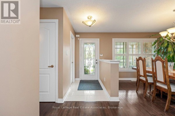 Eating area - 24 Lacorra Way, Brampton, ON L6R3P2 Photo 4