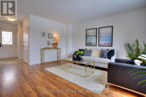 24 Lampman Lane, Barrie, ON L4N5B1 Photo 2