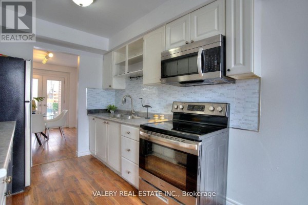 24 Lampman Lane, Barrie, ON L4N5B1 Photo 5