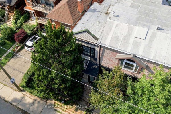 24 Marion Street, Toronto, ON M6R1E5 Photo 5