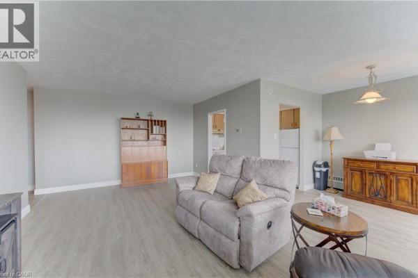 Living room - 24 Midland Drive Unit# 403, Kitchener, ON N2A2A8 Photo 4