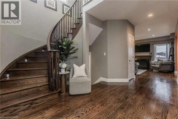 24 Newcastle Court, Hamilton, ON, photo 3