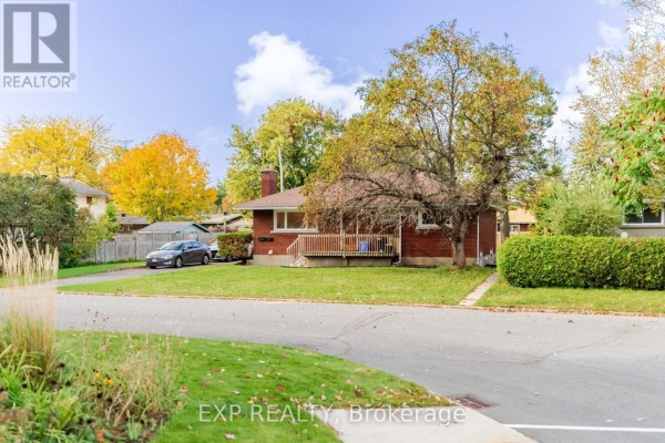 24 Newhaven Street, Ottawa, ON K2G0X5 Photo 2