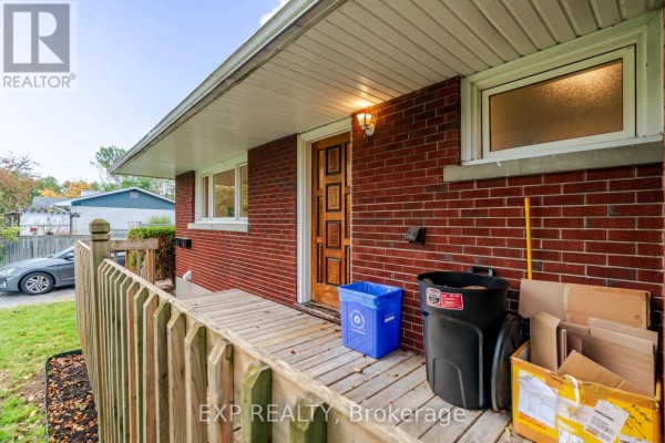 24 Newhaven Street, Ottawa, ON K2G0X5 Photo 3
