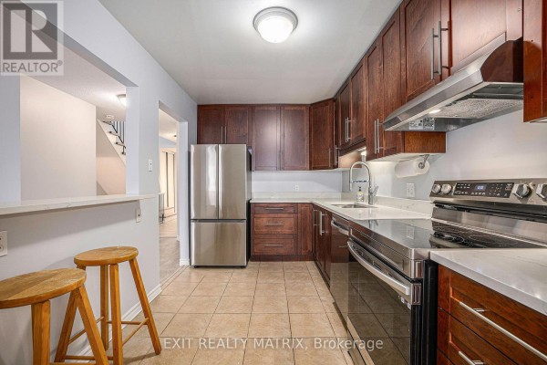 Entryway with tile flooring, closet, and door leading outside - 24 Oakhaven Private, Ottawa