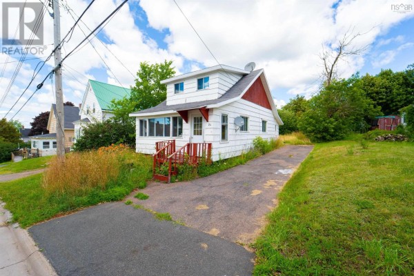Living room - 24 Pleasant Street, Springhill, NS B0M1X0 Photo 2