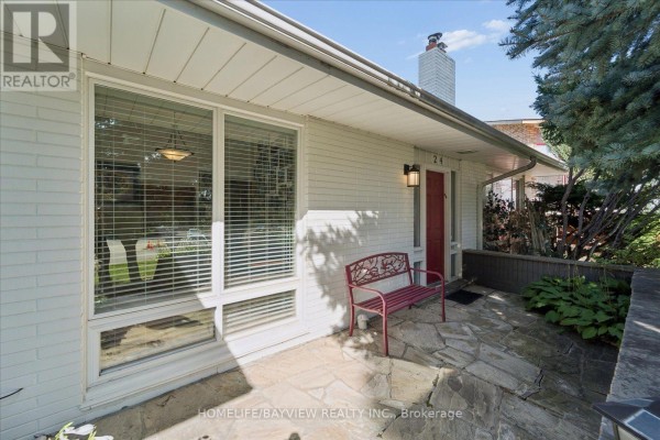 24 Ravenscroft Circle, Toronto, ON, photo 3