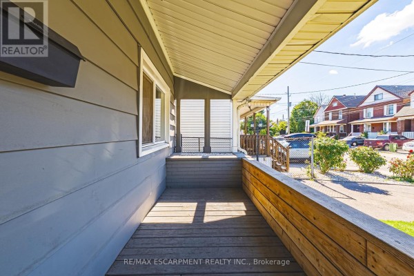 24 Rowanwood Street, Hamilton, ON, photo 2