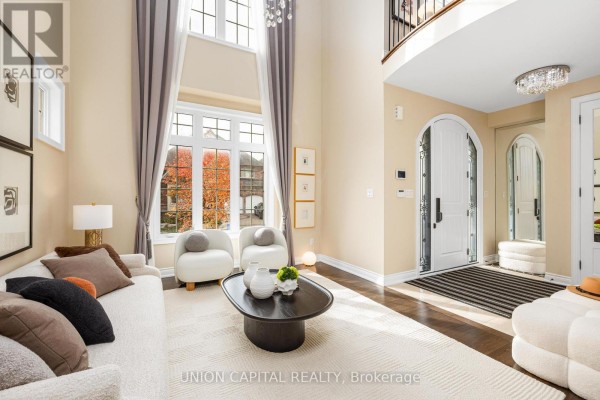 Family room - 24 Royal West Road, Markham, ON L6C0L5 Photo 5