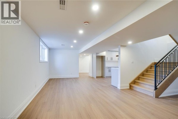 24 Royce Avenue, Stoney Creek, ON, photo 3