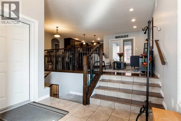 Foyer - 24 Somerset Place Se, Medicine Hat, AB T1B0G9 Photo 5