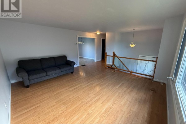 Living room - 24 Southwood Crescent, Greater Napanee, ON K7R3L2 Photo 3
