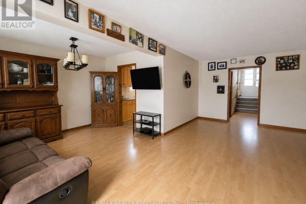 Bedroom 3 - 24 Stewart Avenue, New Tecumseth, ON L9R1C9 Photo 4