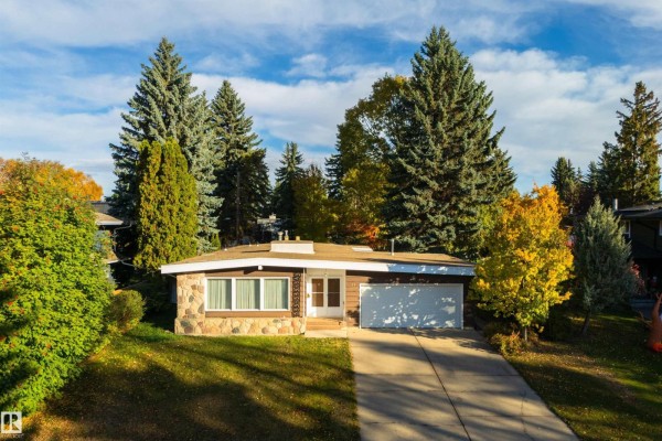 Residential for sale at 24 Valleyview Cr Nw, Edmonton, AB - MLS® BL5QIG