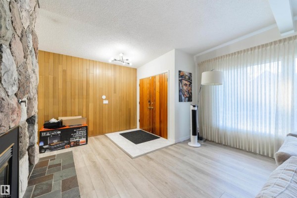 Family room - 24 Valleyview Cr Nw, Edmonton, AB T5R5S4 Photo 4