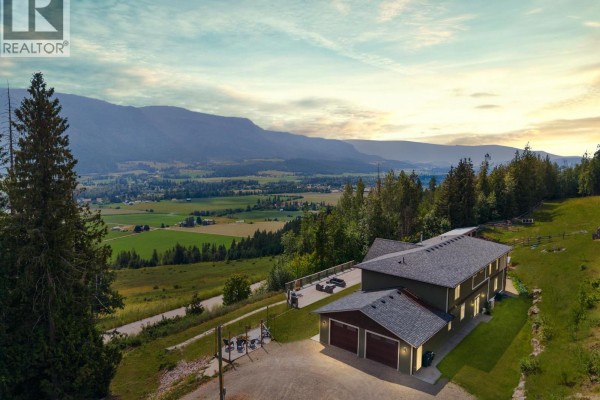 Family room - 240 Grandview Bench Road, Grindrod, BC V1E2Y4 Photo 2