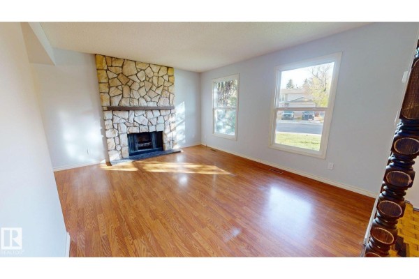 Kitchen - 240 Humberstone Rd Nw, Edmonton, AB T5A4C6 Photo 3