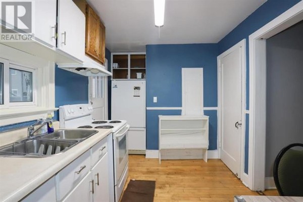 Porch - 240 Huron St, Sault Ste  Marie, ON P6A1R5 Photo 5