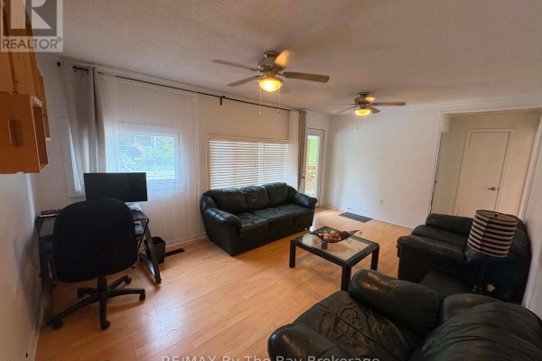 Kitchen - 240 Shore Lane, Wasaga Beach, ON L9Z2J1 Photo 2