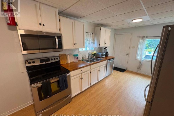 Bedroom - 240 Shore Lane, Wasaga Beach, ON L9Z2J1 Photo 4