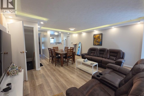2pc Bathroom - 240 Spieker Avenue, Tumbler Ridge, BC V0C2W0 Photo 3