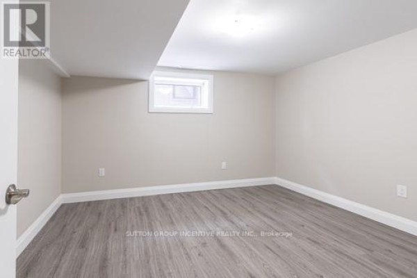 Laundry room - 240 Wellington Street E, Barrie, ON L4M2E3 Photo 5
