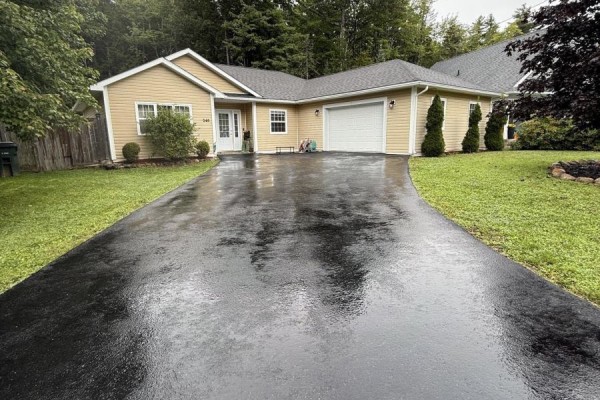 Living room - 240 Winburn Avenue, Bridgewater, NS B4V9A4 Photo 2