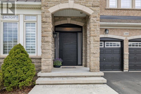 Primary Bedroom - 2400 Spring Meadow Way, Oakville, ON L6M0R6 Photo 2