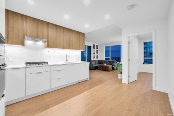 2402 13359 Old Yale Road, Surrey, BC V3T0S4 Photo 5