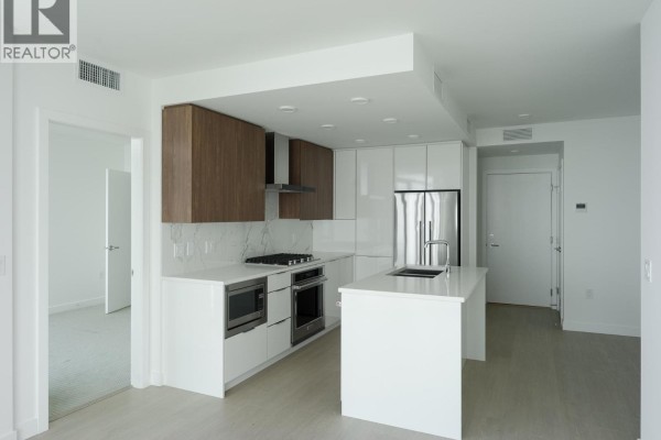 2402 7683 Park Crescent, Burnaby, BC V3N0J4 Photo 4