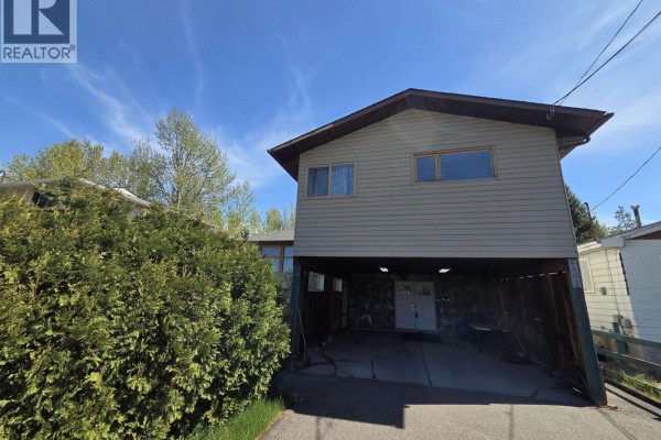 Primary Bedroom - 2402 Victoria Street, Prince George, BC V2L2M2 Photo 3