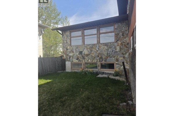 Bedroom 2 - 2402 Victoria Street, Prince George, BC V2L2M2 Photo 4