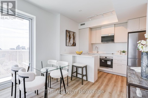 2403 - 10 Oak Street, Toronto, ON, photo 2