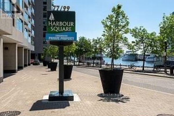 2403 - 77 Harbour Square, Toronto, ON M5J2S2 Photo 3