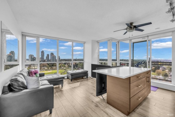 2404 10777 University Drive, Surrey, BC V3T0E6 Photo 5