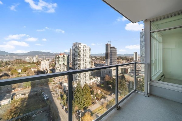 2404 13350 Central Avenue, Surrey, BC V3T0S1 Photo 4