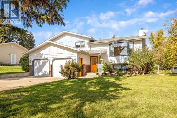 2404 18 Street, Nanton