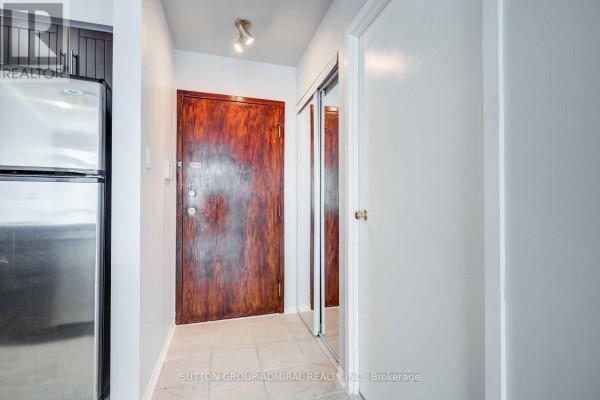 Kitchen - 2405 - 10 Queens Quay W, Toronto, ON M5J2R9 Photo 3