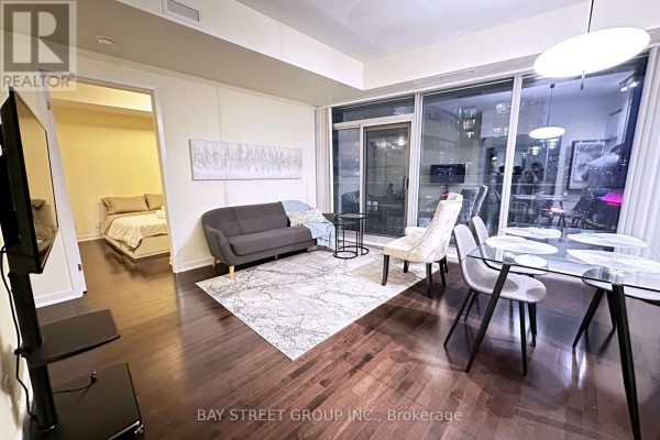 Dining room - 2406 - 14 York Street, Toronto, ON M5J0B1 Photo 2