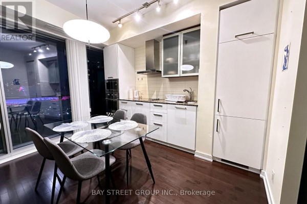 Kitchen - 2406 - 14 York Street, Toronto, ON M5J0B1 Photo 3